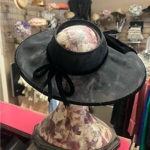 Elegant Black Vintage 1950’s Wide-Brim Hat